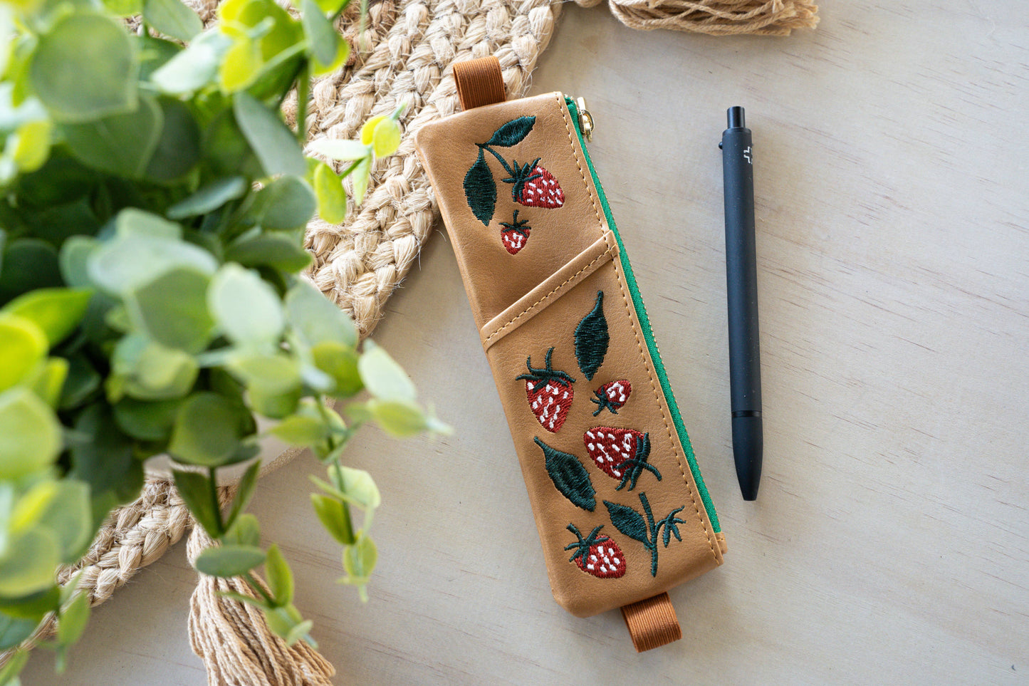 Brodert Notatbok Penal | Elana's Berries