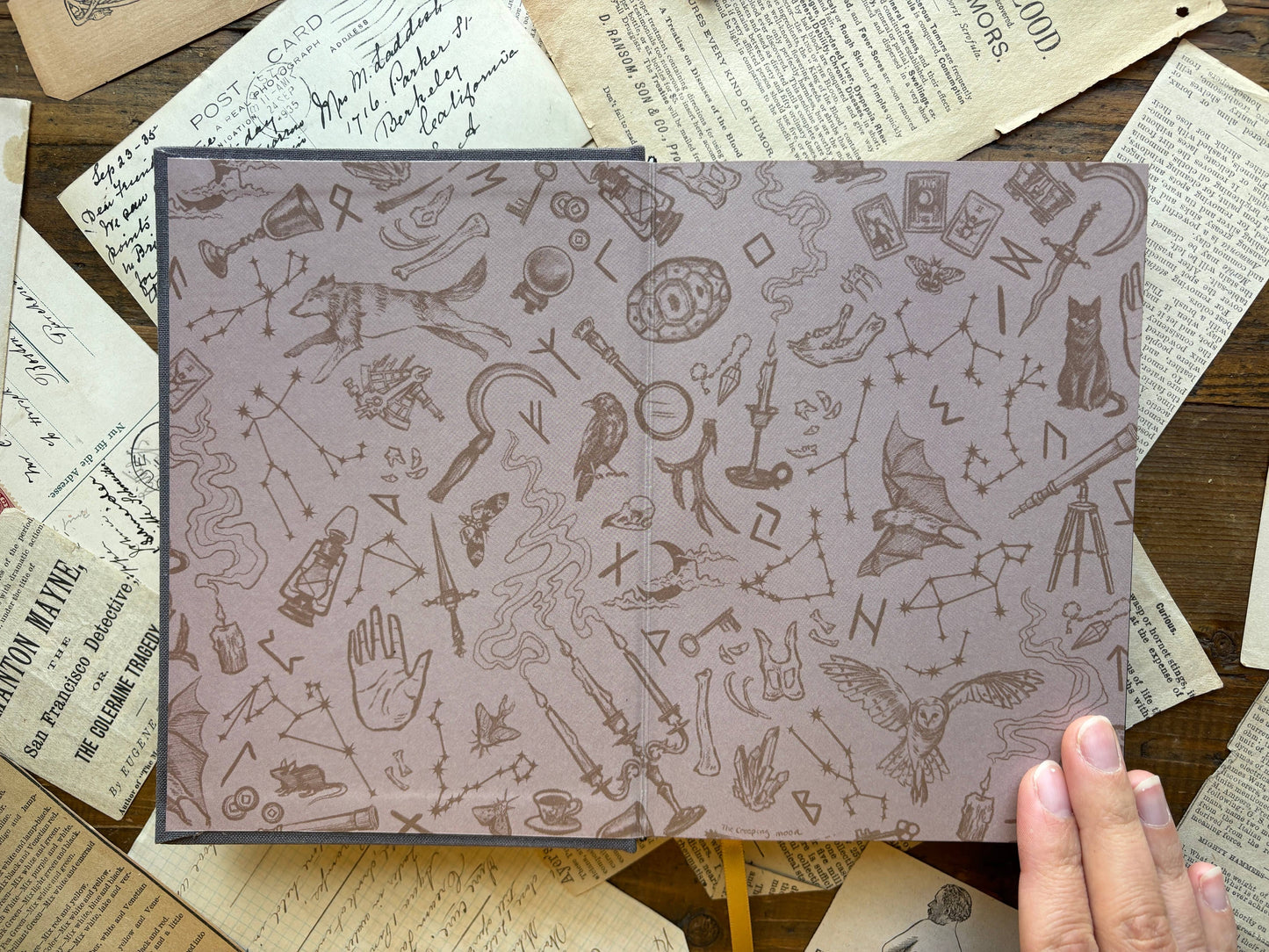 The Oracle – Notatbok med sorte sider B6