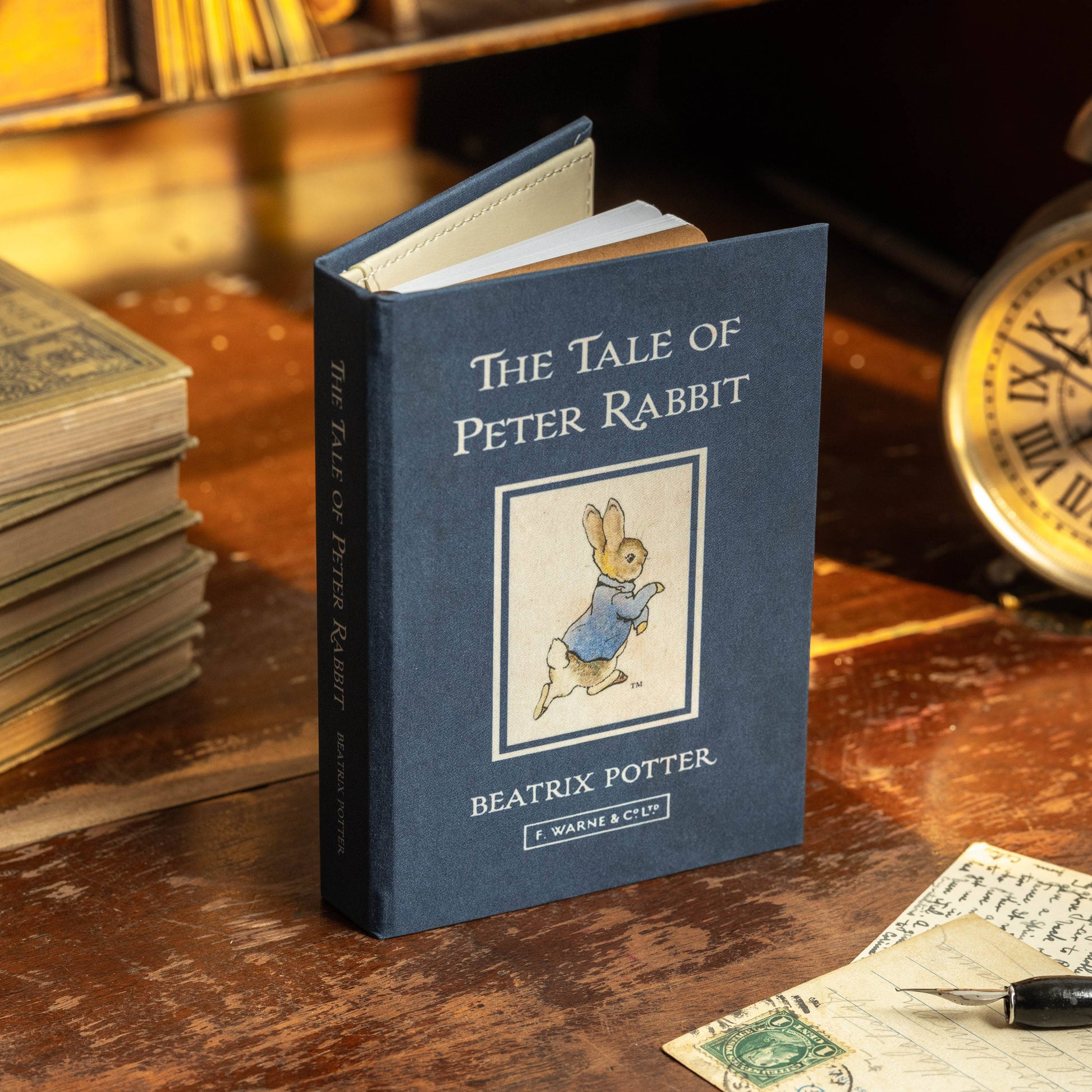 Pass/Notat Lommebok: The Tale of Peter Rabbit by Beatrix Potter 1902 - Tea & Fables