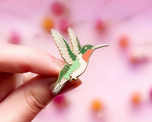 Emalje Pin | Ruby-Throated Hummingbird - Tea & Fables