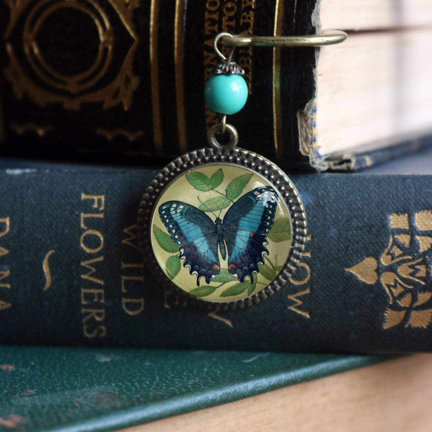 Bokmerke med anheng | Swallowtail Butterfly